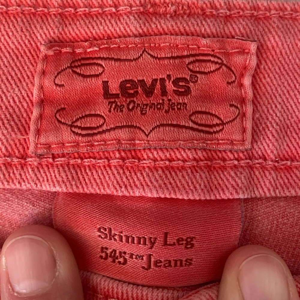 Levi’s 545 Skinny Leg Capri Jeans - Picture 3 of 5